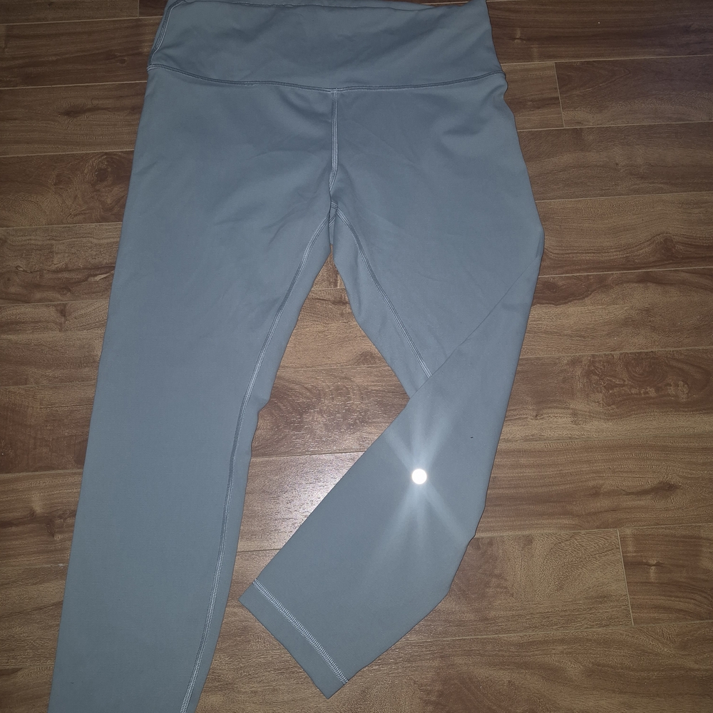 NWOT Lululemon High-rise Wunder Under Crops 24" size 14